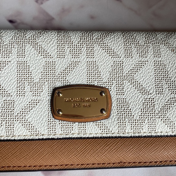 FREE w/ 3 or more item purchase π!! - Picture 9 of 11